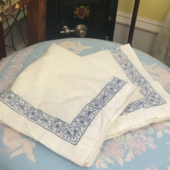 *LauraAshley* Set of 2 Linen Cotton Rayon Embroidered Euro Pillow Shams - Picture 1 of 5